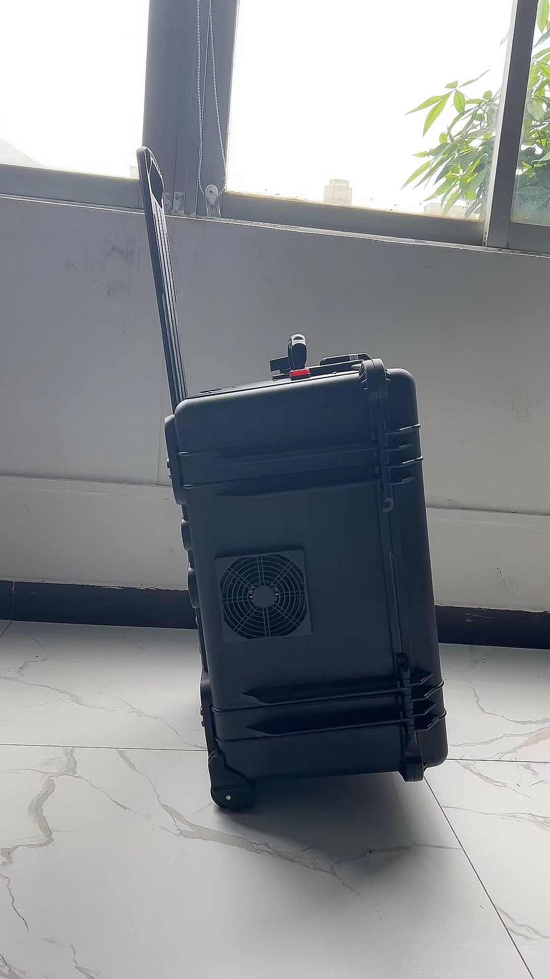 大足手拉箱型移动通信干扰器